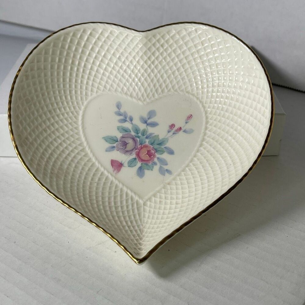 Mikasa Japan English Garden Ivory Bone China heart dish candy nuts